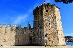 Kamerlengo Castle